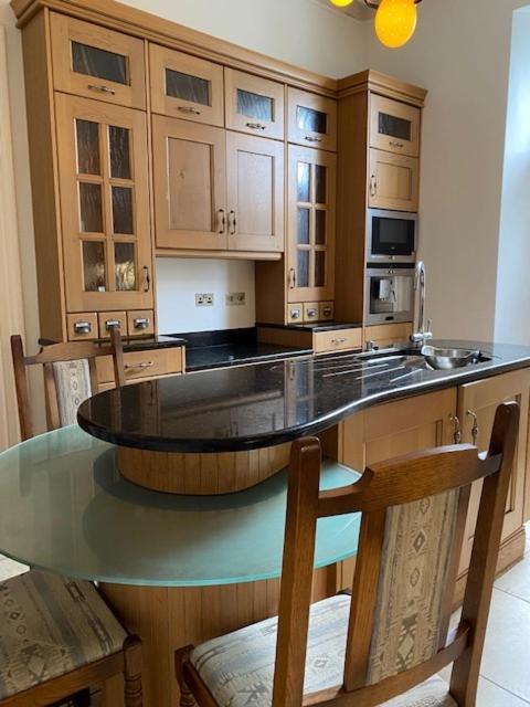 פורטראש Antrim House Guest Rooms & Suites (Adults Only) מראה חיצוני תמונה